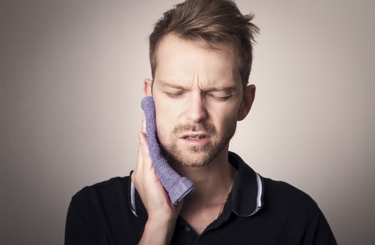 한의사가 말하는 턱관절 통증이 무서운 이유